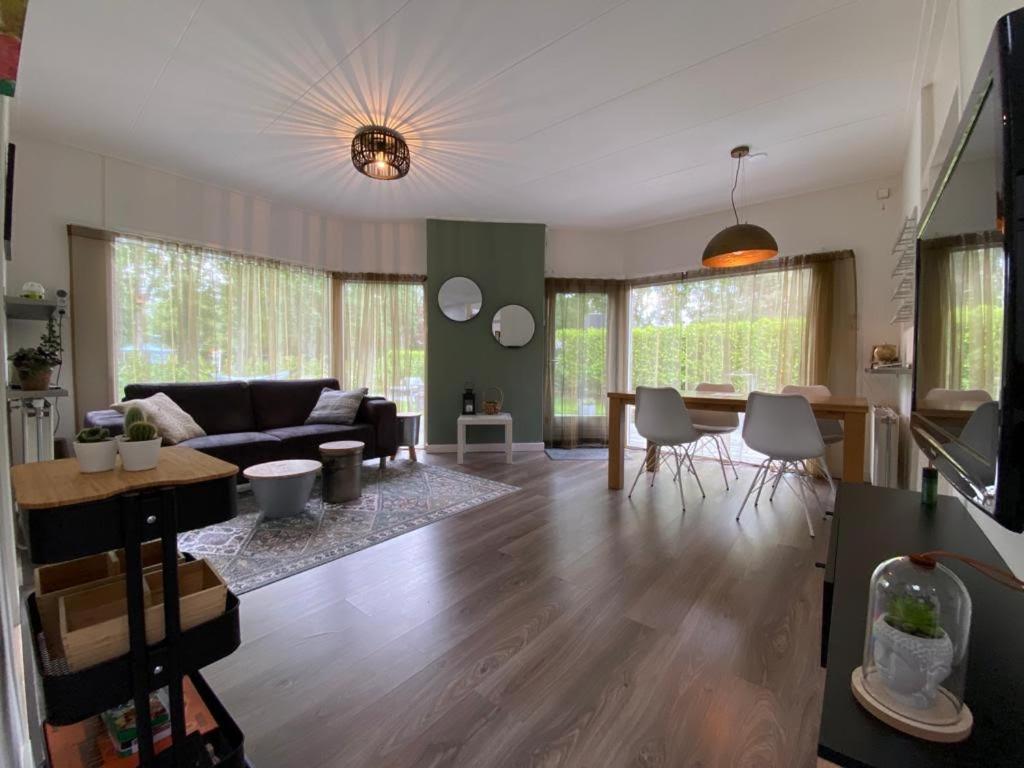 Strandhuisje Ermerzand Esterno foto