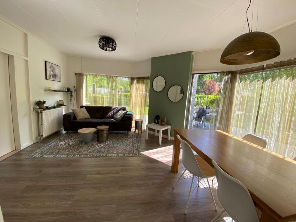 Strandhuisje Ermerzand Esterno foto