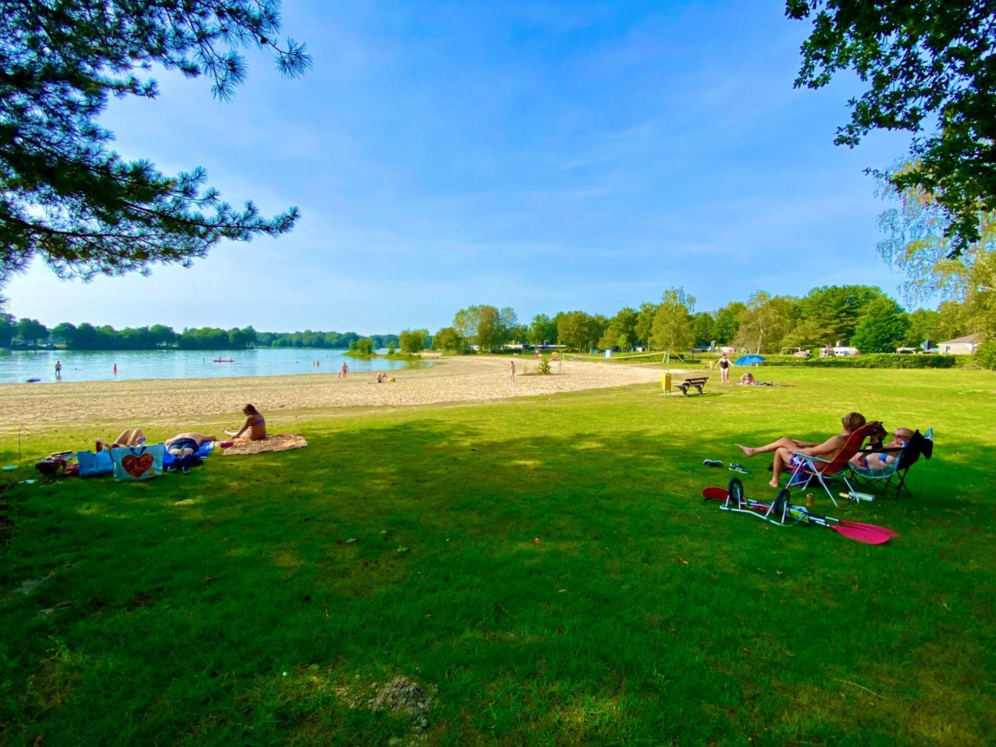 Strandhuisje Ermerzand Esterno foto